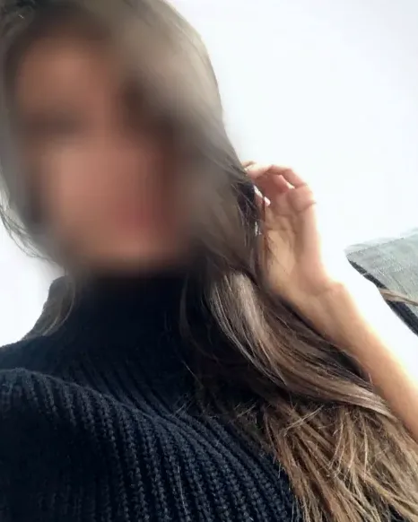 Amira, 32