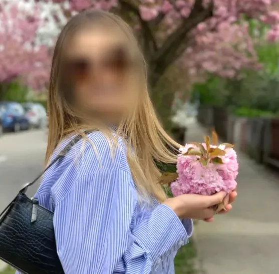 Ela, 23