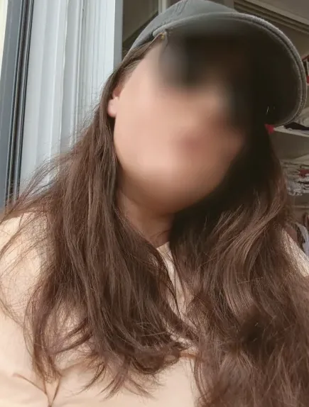 Elena, 32