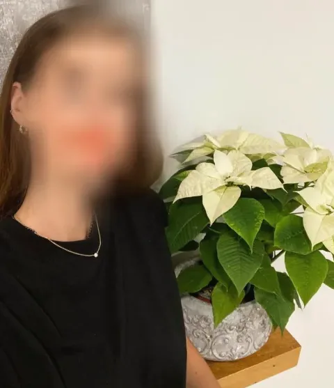 Sophie, 37