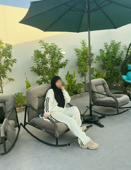 Zeynep, 26